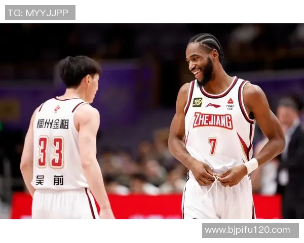 赛后分析重庆篮球队与北京篮球队的战术对决及其影响因素探讨