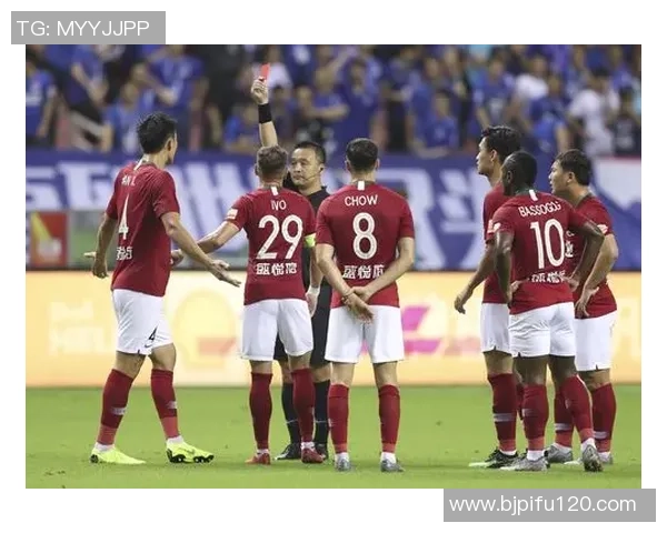 赛后分析：上海足球队与南京足球队在比赛中的战术灵活性对比探讨