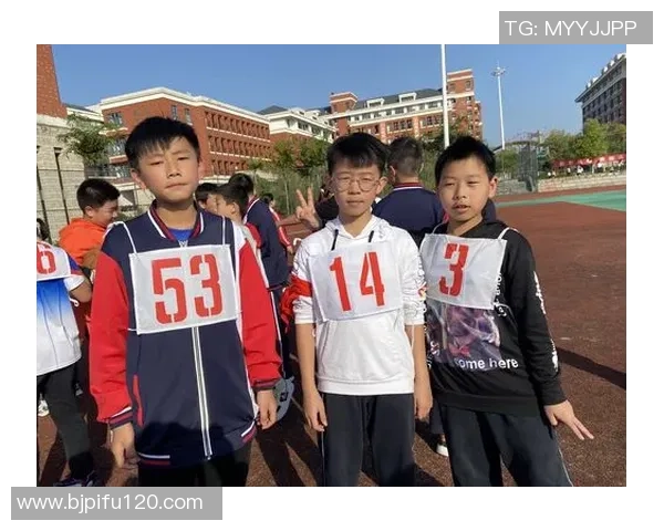 重庆网球队的拼搏历程与荣耀之路展现团结与奋斗精神