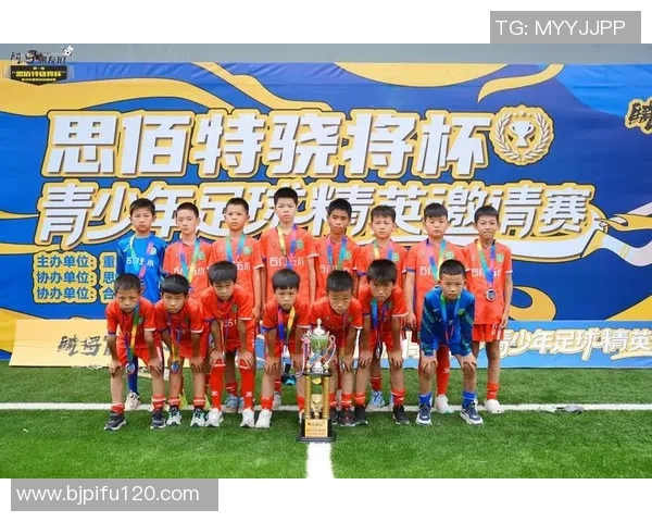 重庆足球队在足球团队协作排行榜中荣登第六名展现出色团队精神与默契配合