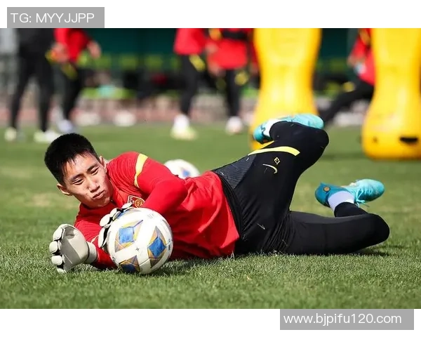 中国足球明星门将的崛起与挑战：从青训到国际赛场的奋斗历程